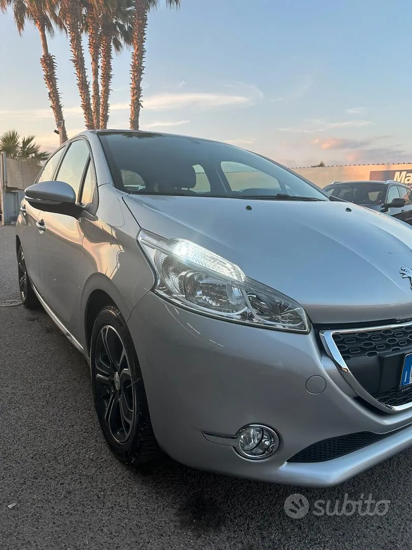 Peugeot 208 2014 photo 2