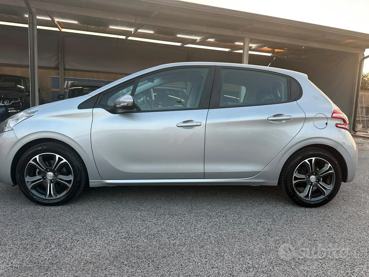 Peugeot 208 2014 photo 3