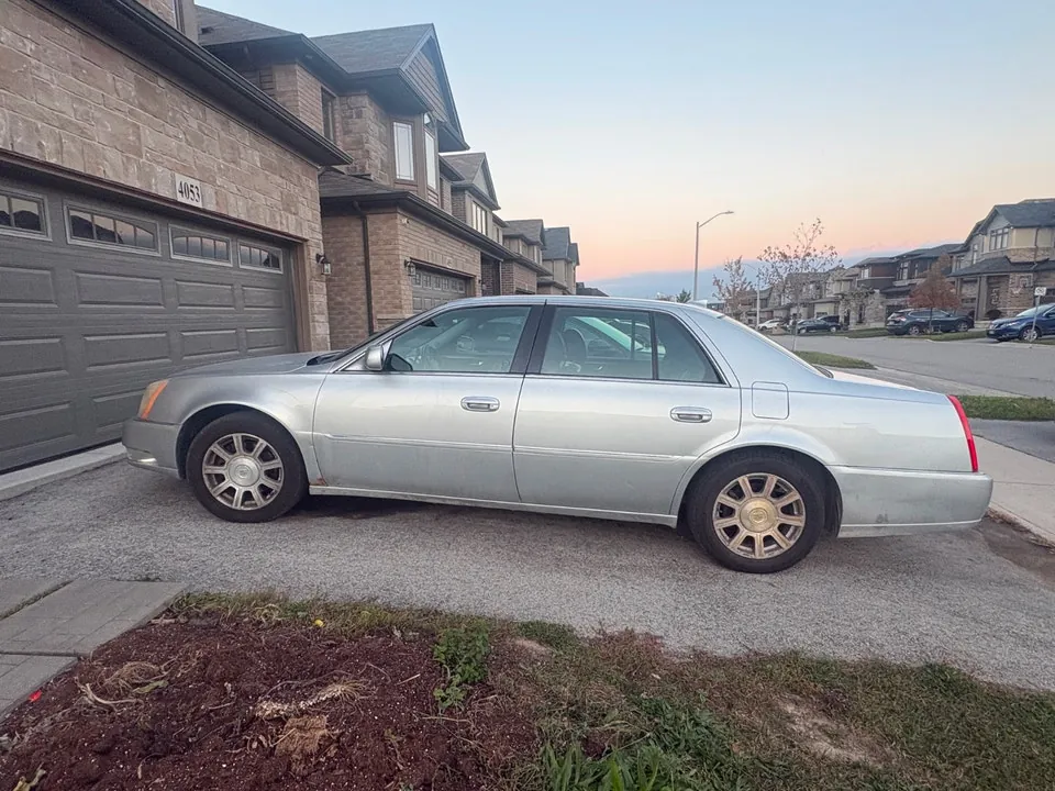 Cadillac Dts 2010 photo 2