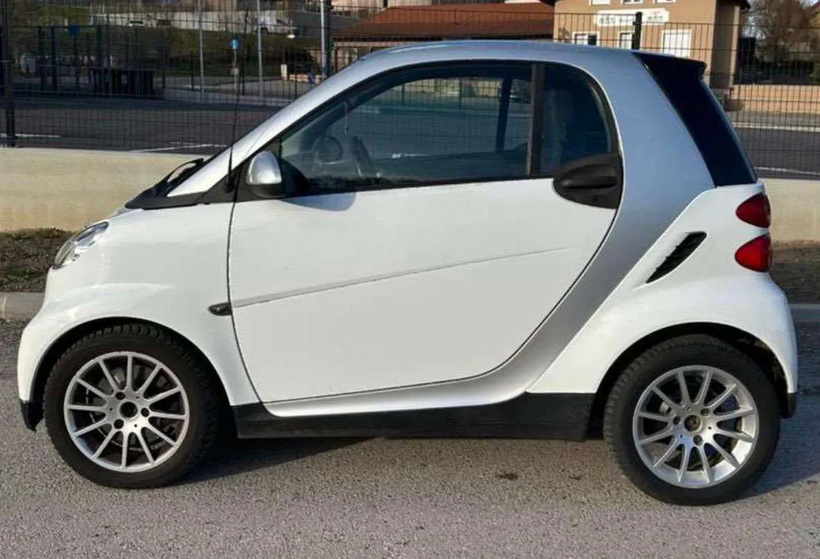 Smart Fortwo 2010 photo 2