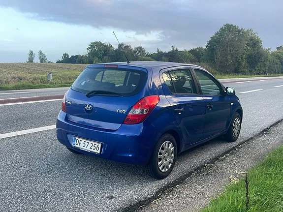 Hyundai I20 2011 photo 2