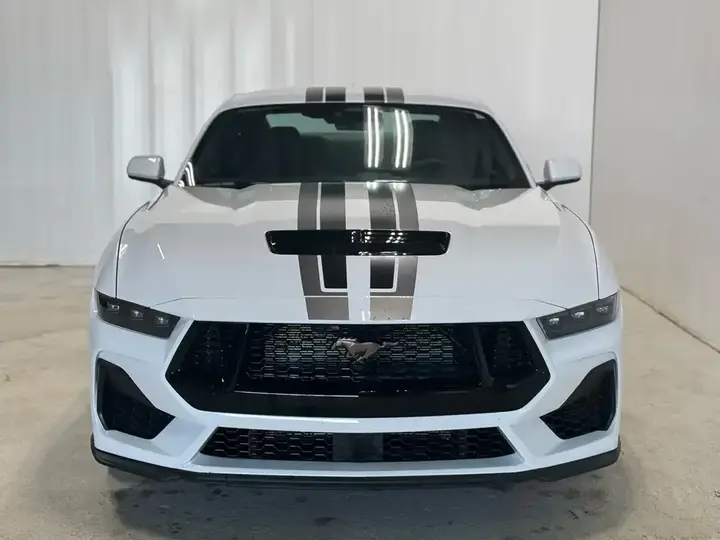 Ford Mustang 2026 photo 2