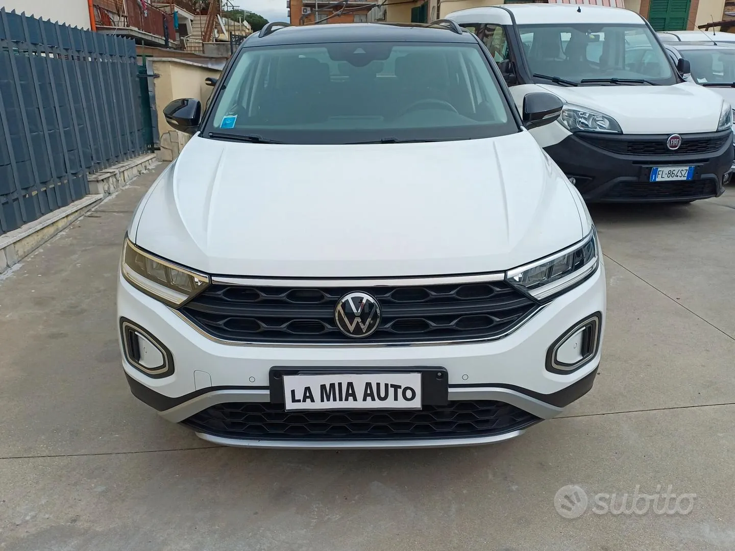 Volkswagen T-Roc 2023 photo 3