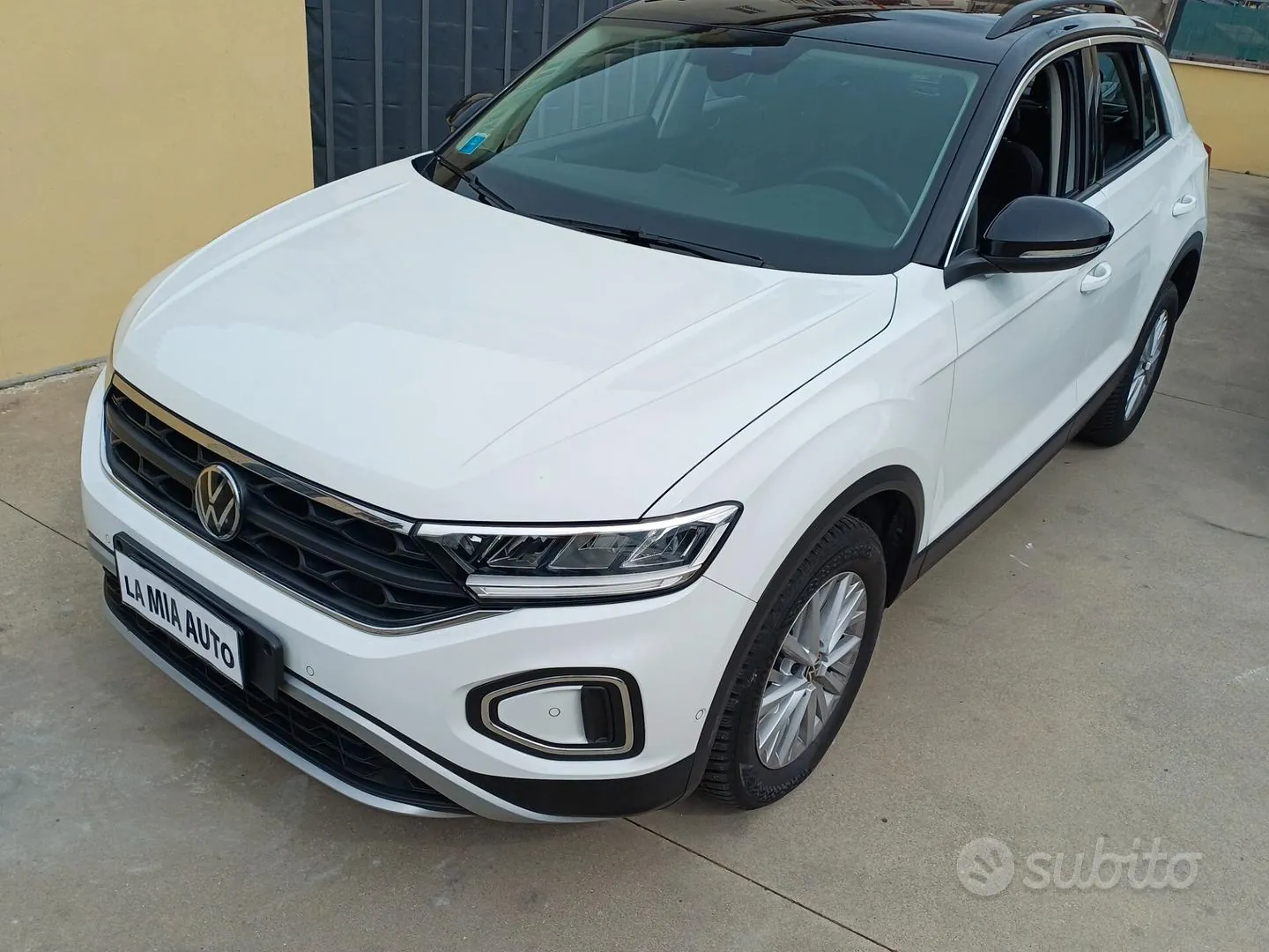 Volkswagen T-Roc 2023 photo 2