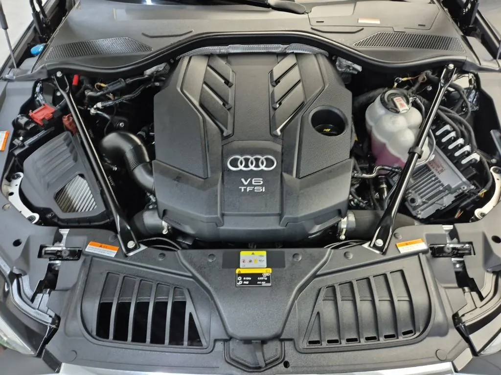 Audi A8 2021 photo 5