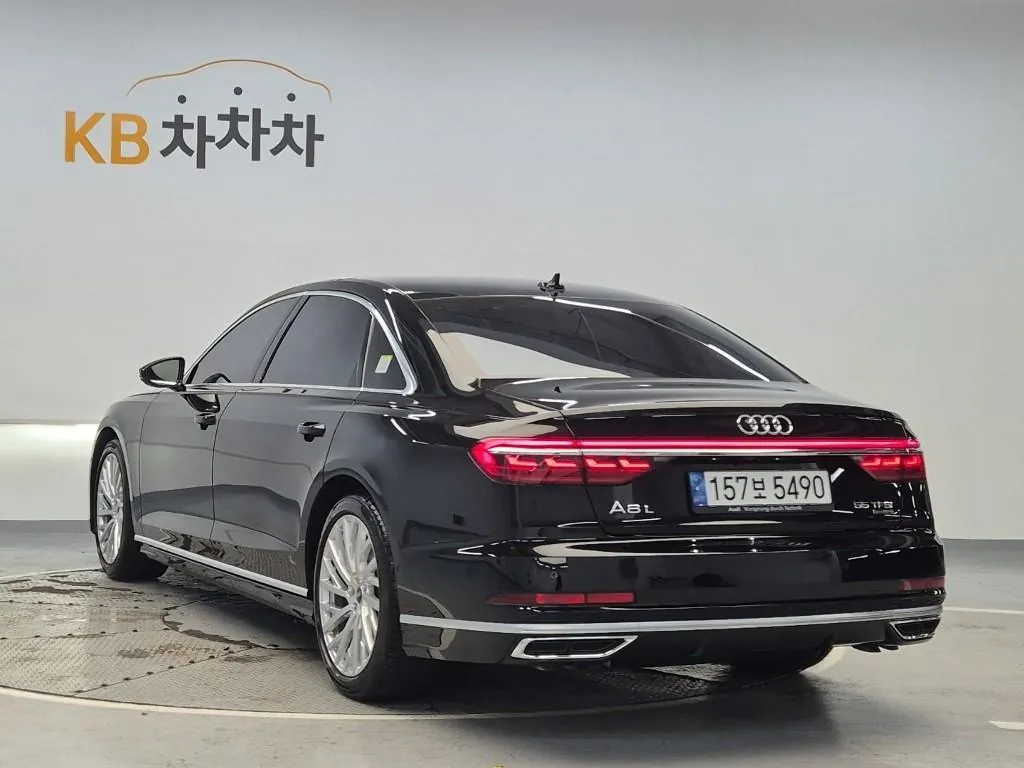 Audi A8 2021 photo 2