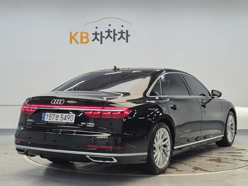 Audi A8 2021 photo 3