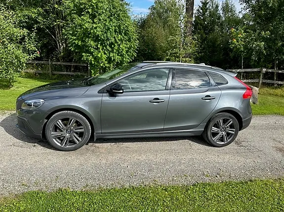 Volvo V40 Cross Country 2014 photo 2