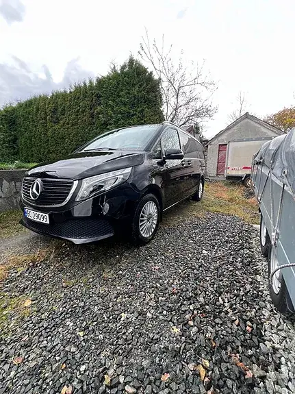 Mercedes-Benz Eqv 300