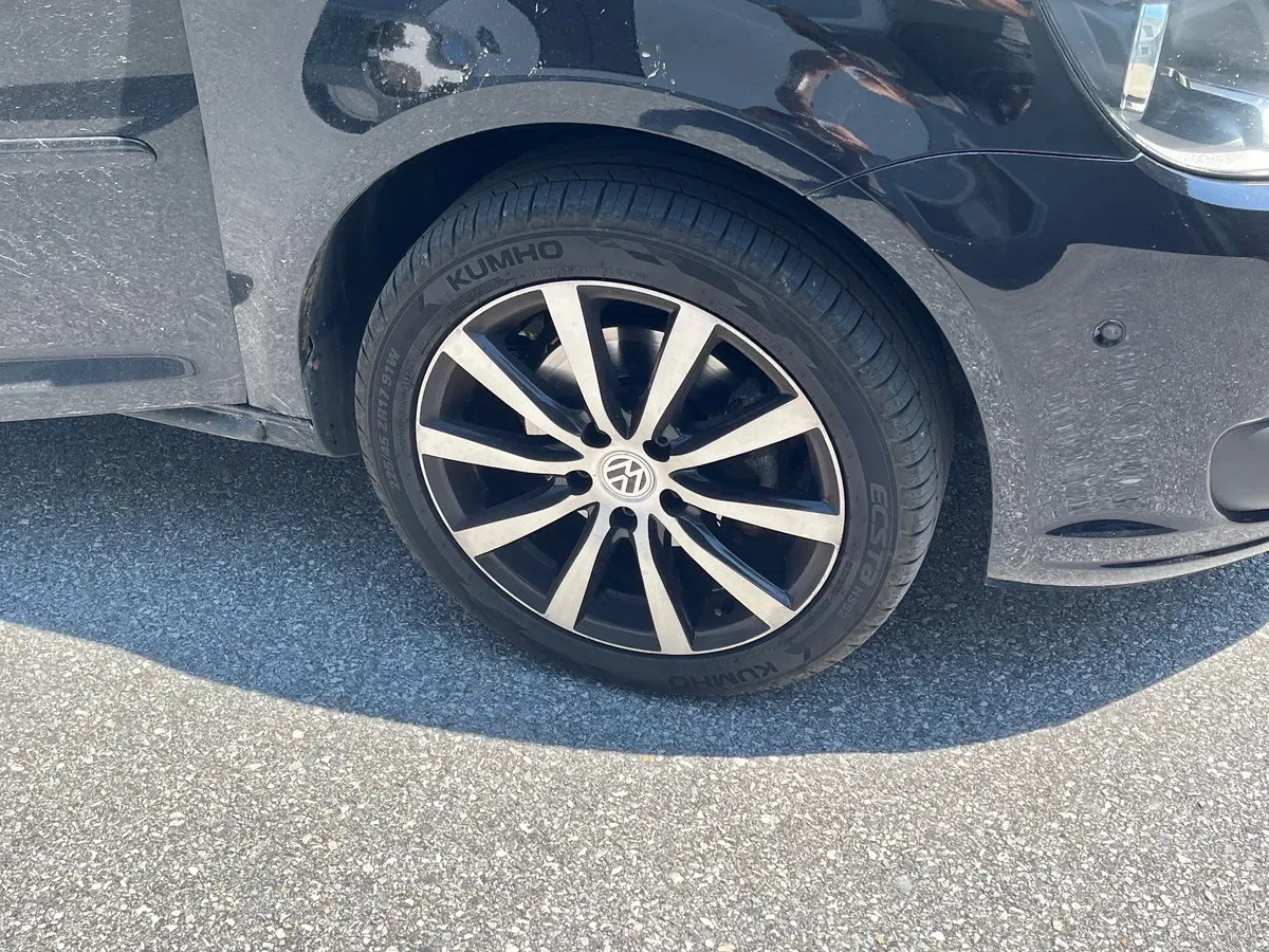 Volkswagen Touran 2012 photo 3