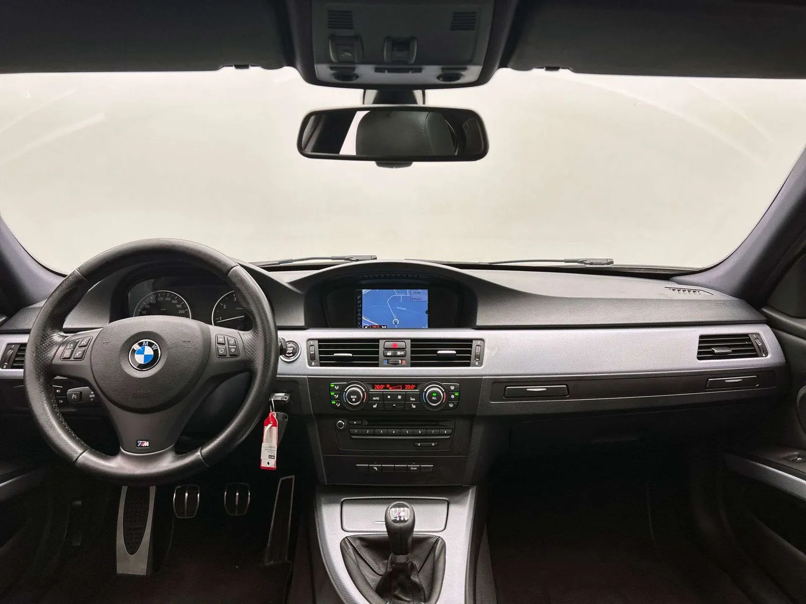 BMW 318I 2011 photo 2