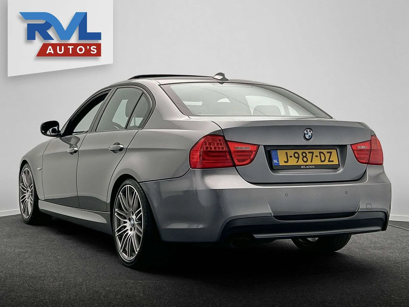 BMW 318I 2011 photo 3