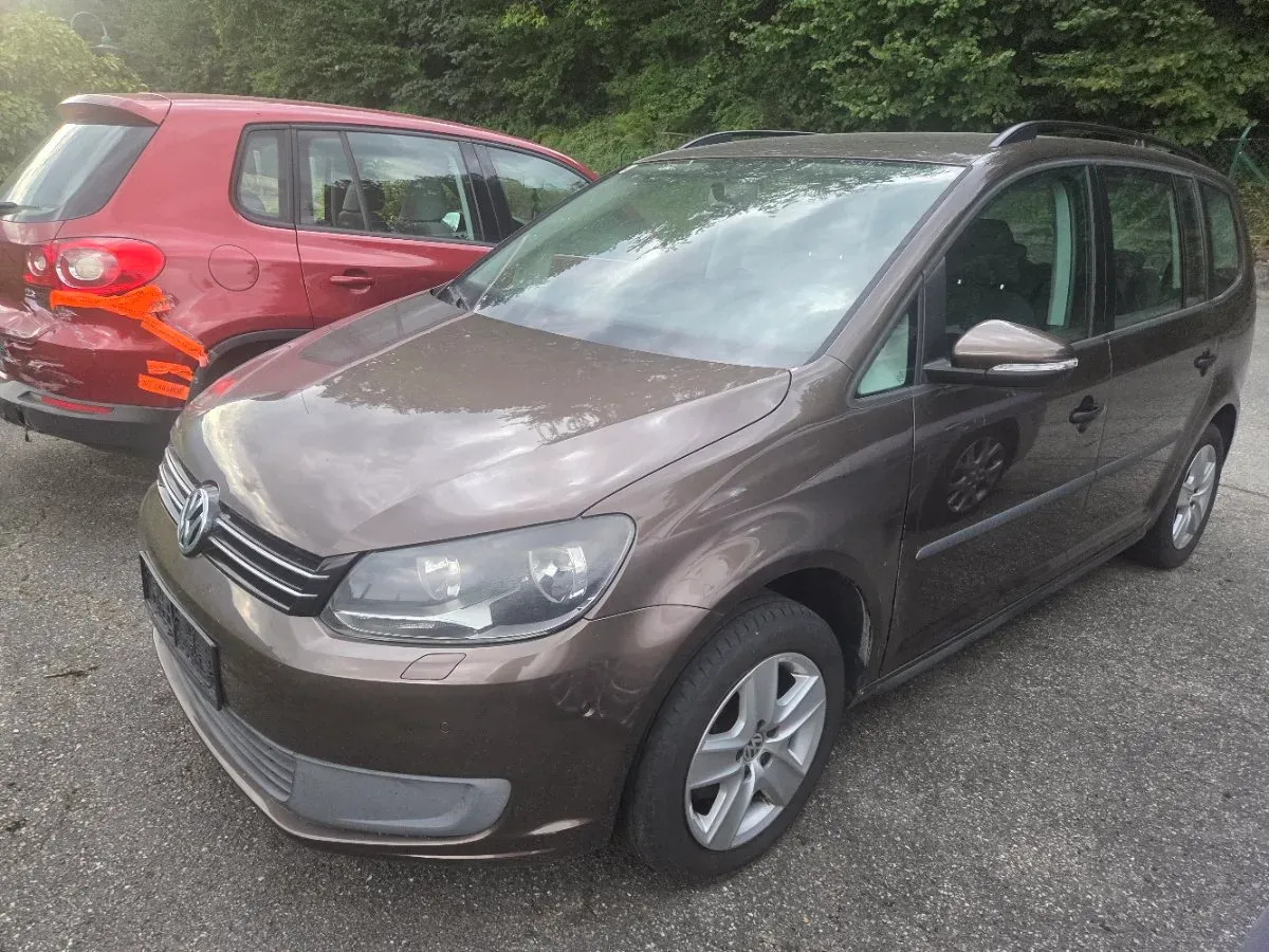 Volkswagen Touran 2010 photo 2
