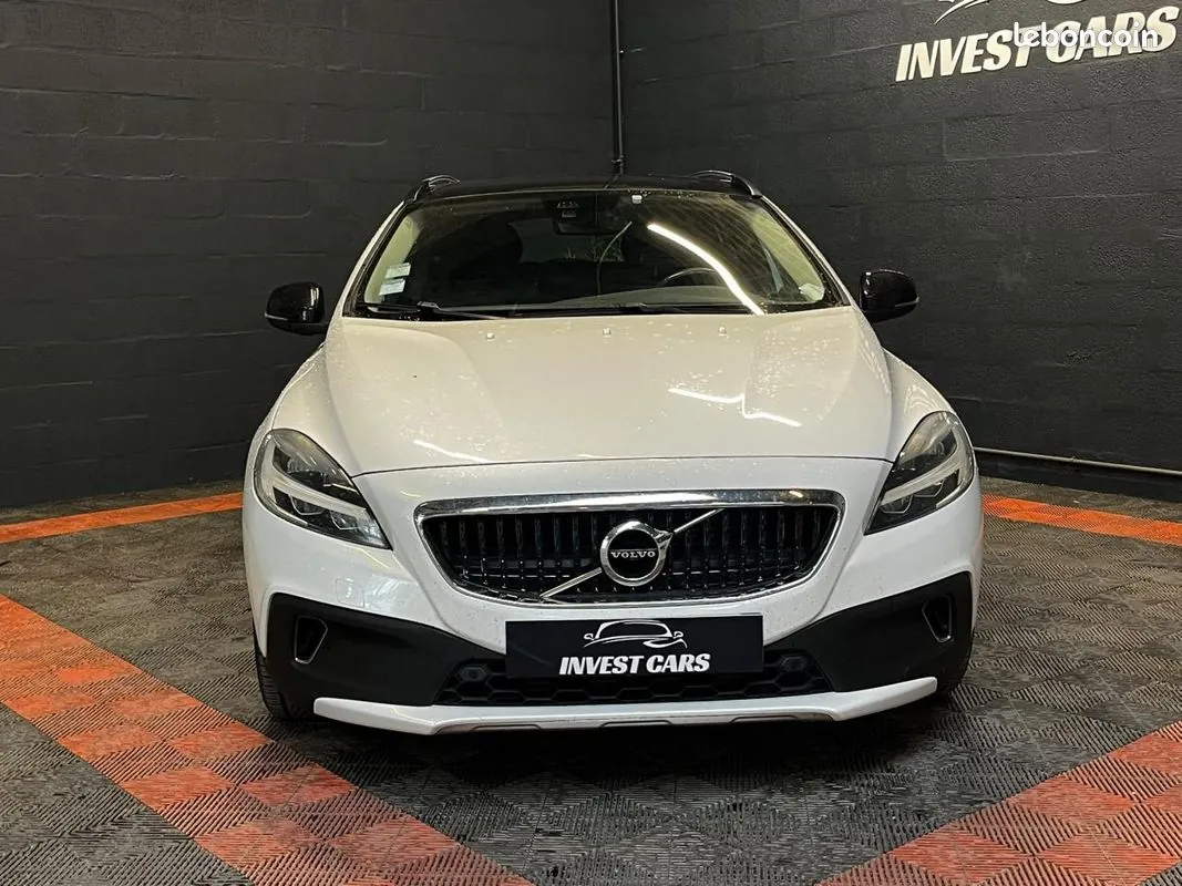 Volvo V40 Cross Country 2019 photo 2
