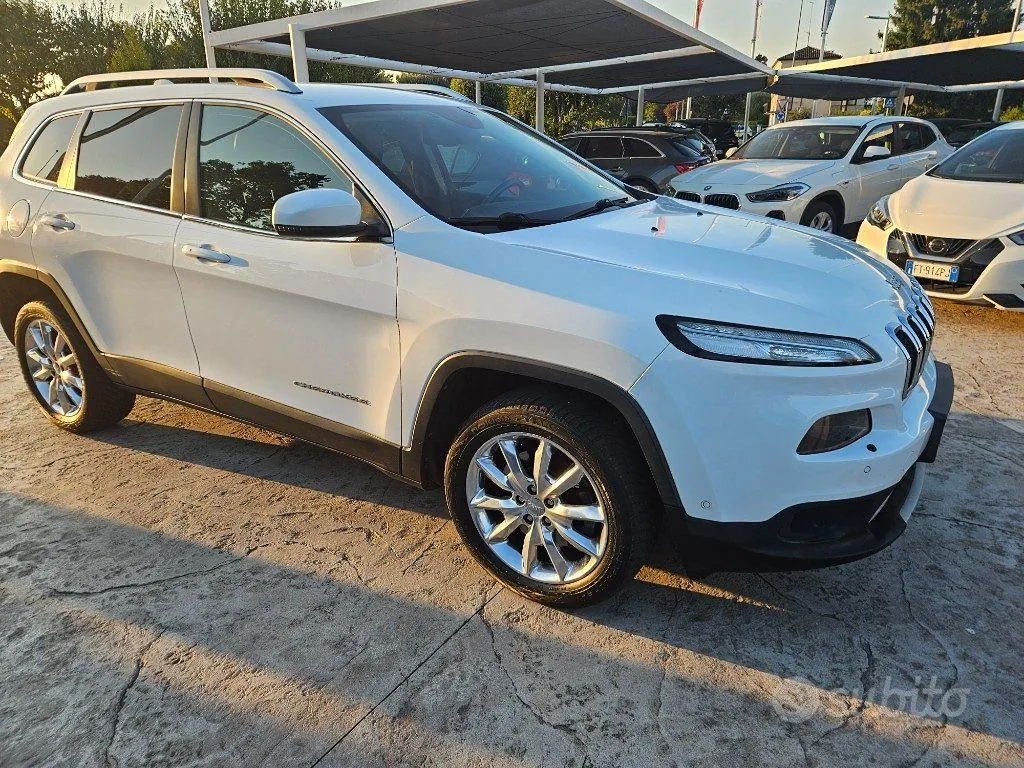 Jeep Cherokee 2015 photo 3