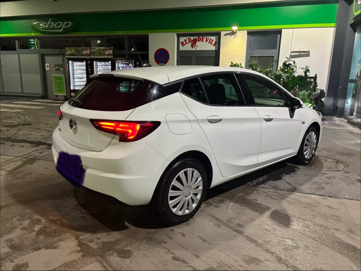 Opel Astra 2020 photo 2
