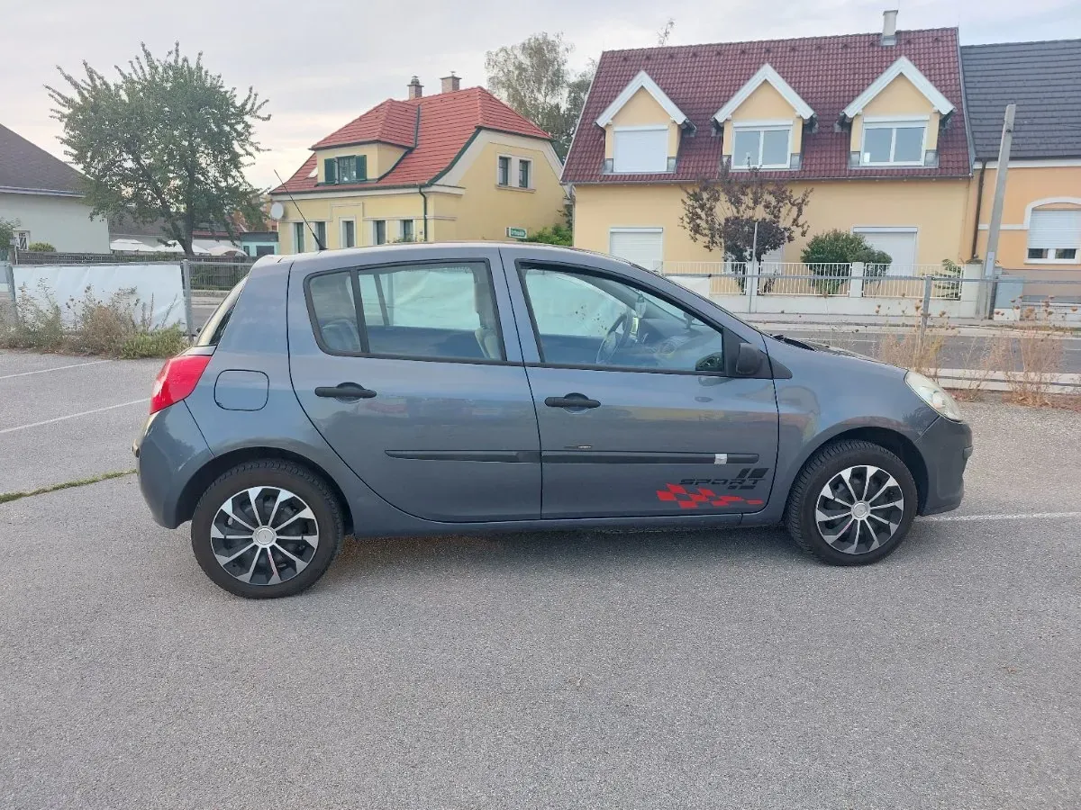 Renault Clio 2007 photo 2