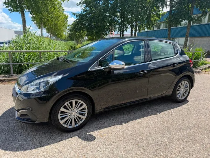 Peugeot 208 2015 photo 3