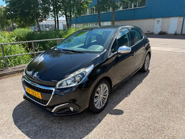 Peugeot 208 2015 photo 2