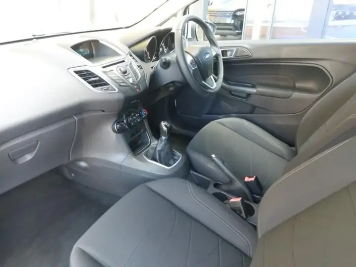 Ford Fiesta 2015 photo 5