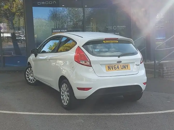 Ford Fiesta 2015 photo 2