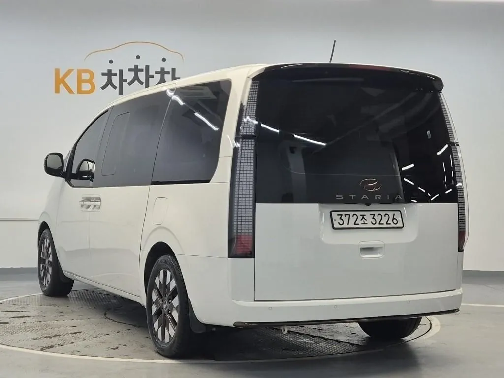 Hyundai Staria 2022 photo 2