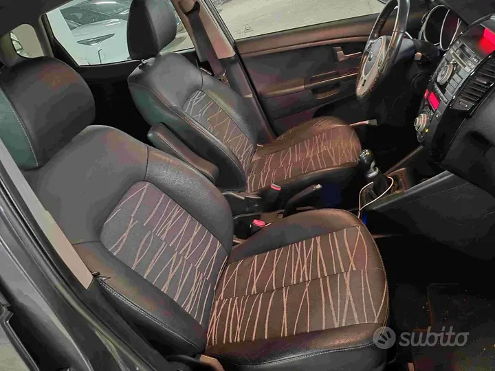 Kia Venga 2010 photo 4