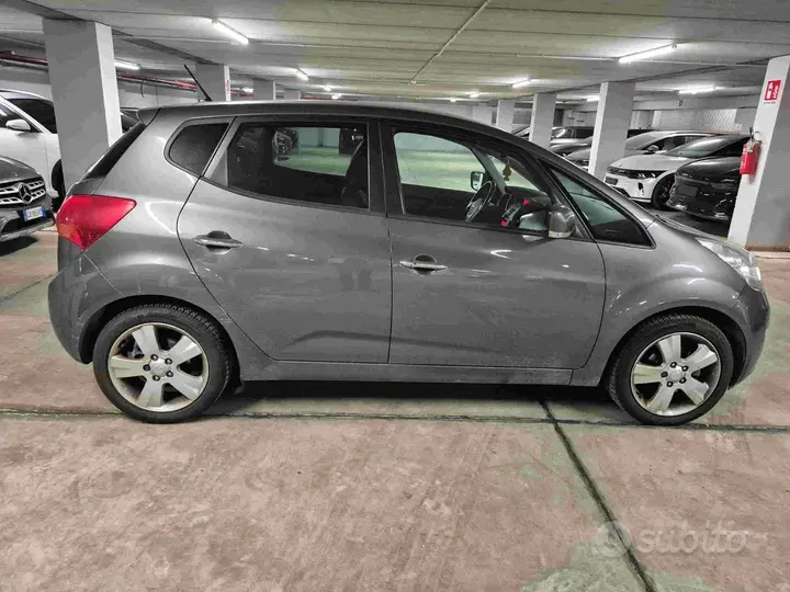 Kia Venga 2010 photo 3