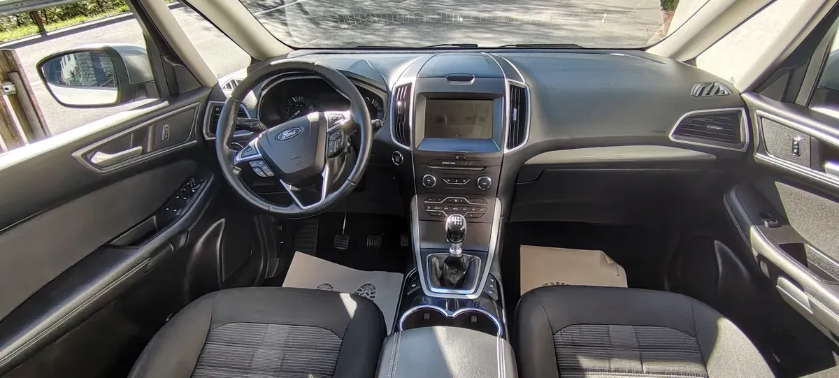 Ford Galaxy 2016 photo 2