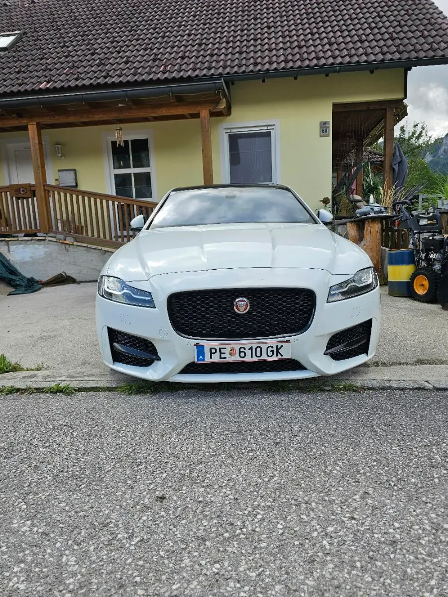 Jaguar Xf 2016 photo 2