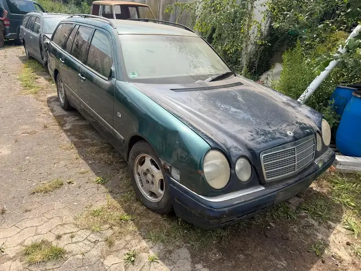 Mercedes-Benz W210