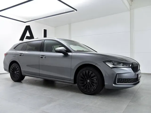 Skoda Superb Combi 2025 photo 4