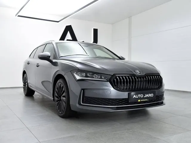 Skoda Superb Combi 2025 photo 2