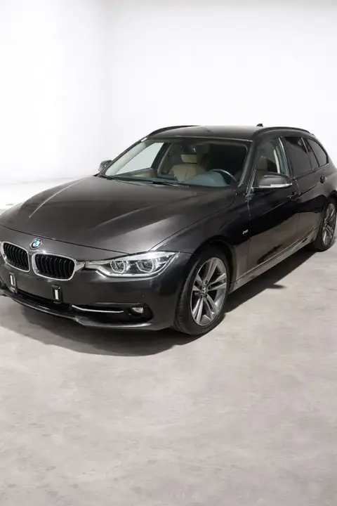 BMW 3 Series 2016 photo 2