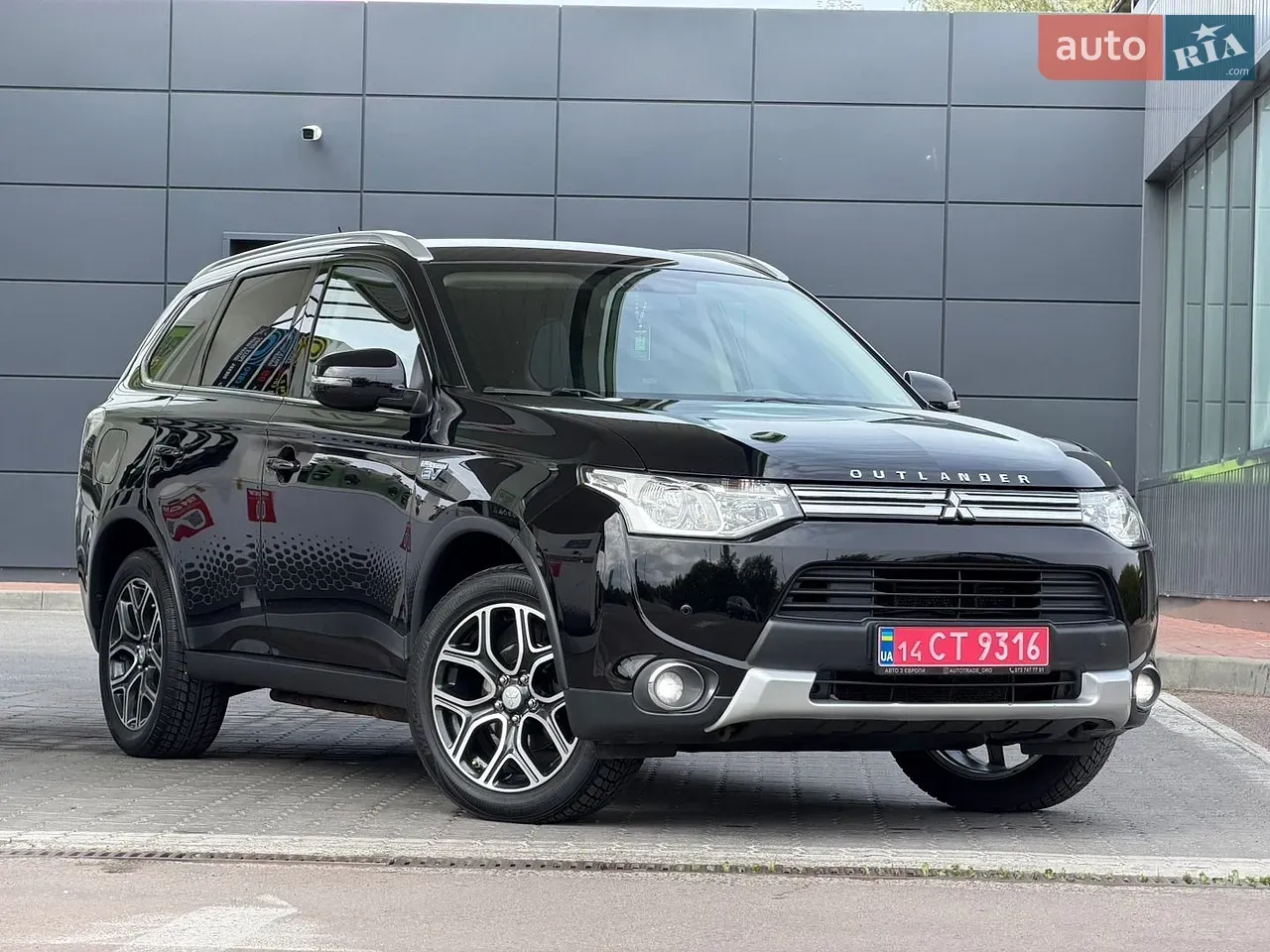 Mitsubishi Outlander 2015 photo 2