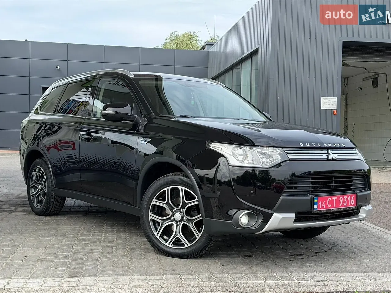 Mitsubishi Outlander 2015 photo 4