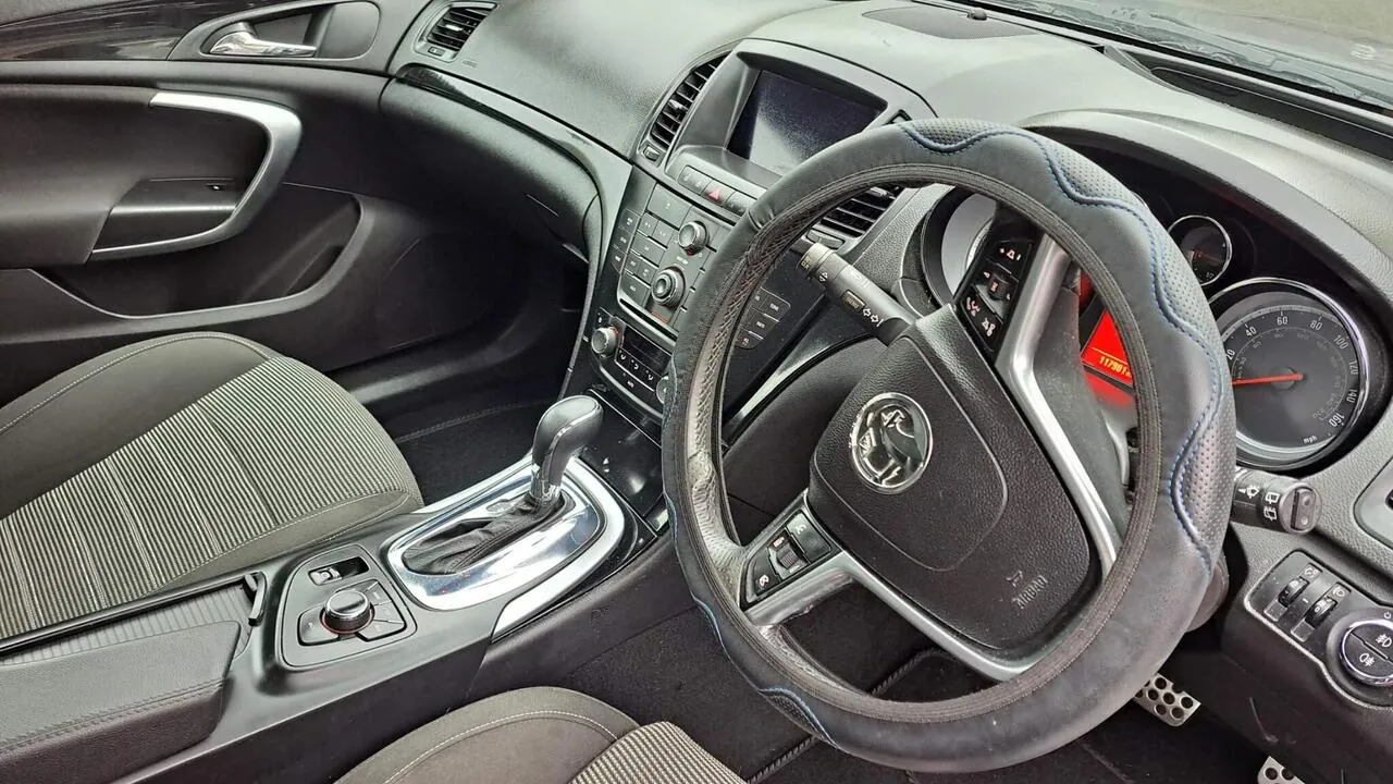 Vauxhall Insignia 2012 photo 3