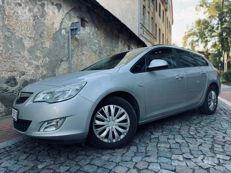Opel Astra 2011 photo 4