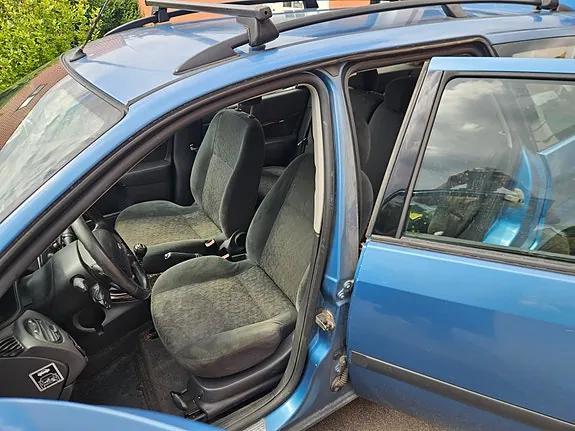 Ford Focus 2000 photo 4