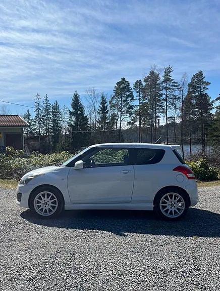 Suzuki Swift 2012 photo 3