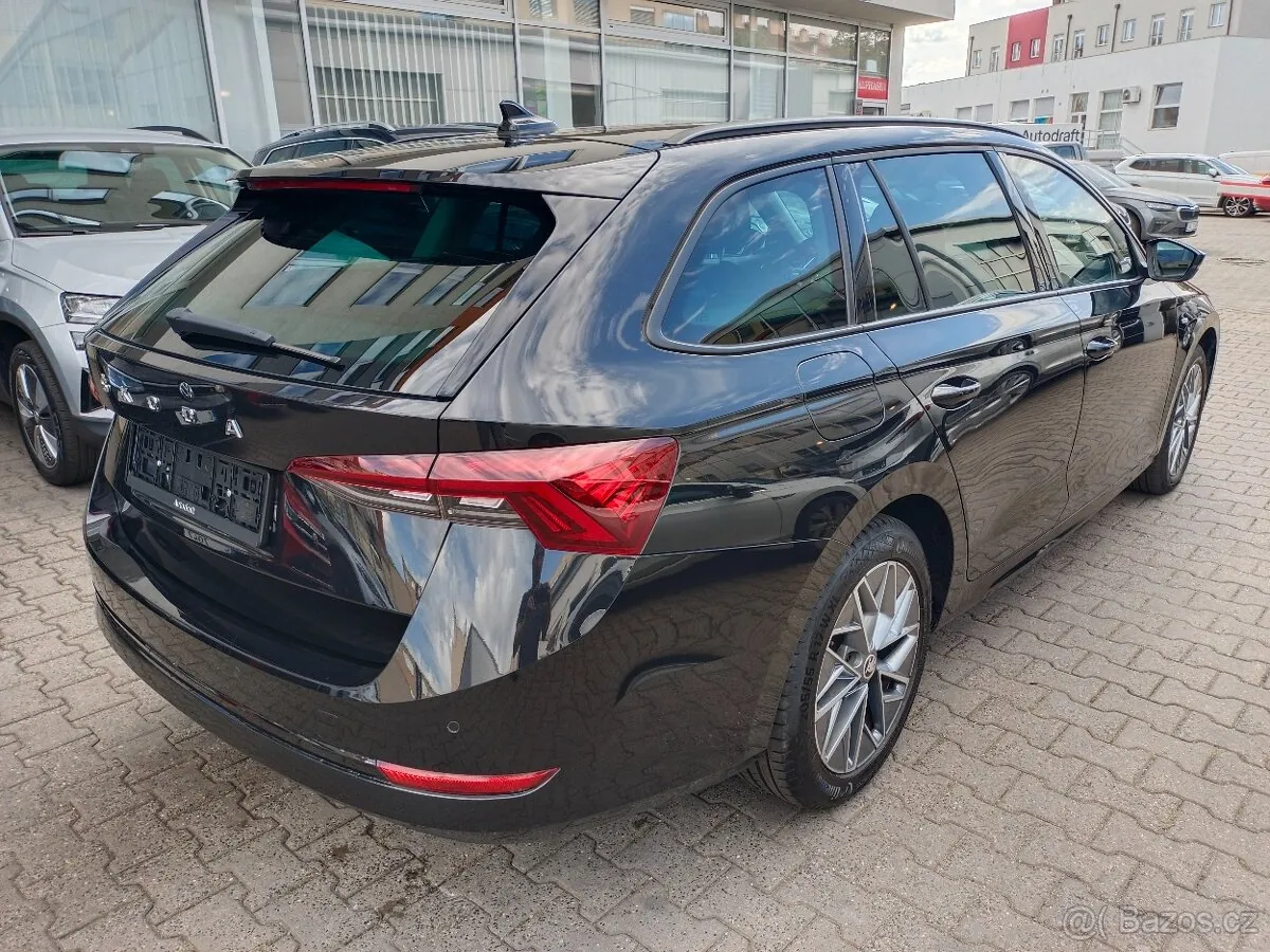 Skoda Octavia 2023 photo 4
