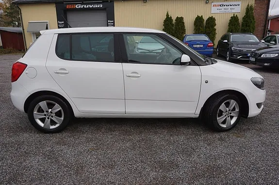 Skoda Fabia 2014 photo 2