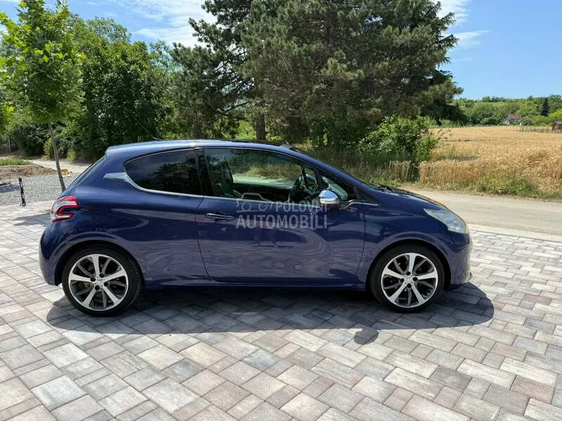 Peugeot 208 2012 photo 4