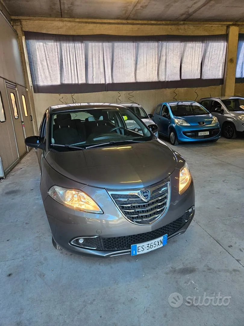 Lancia Ypsilon 2013 photo 2