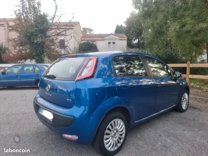 Fiat Grande Punto 2010 photo 2