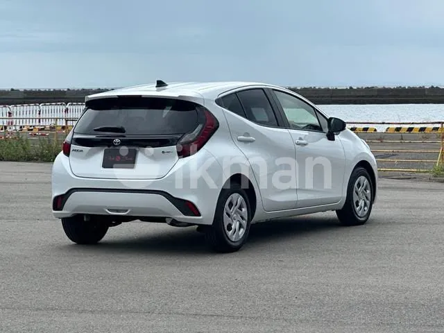 Toyota Aqua 2026 photo 4