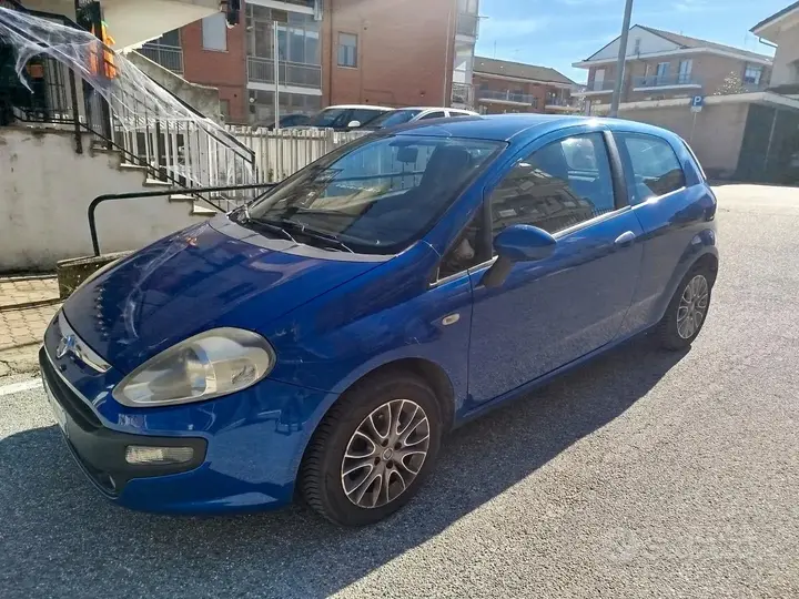 Fiat Punto Evo 2011 photo 2