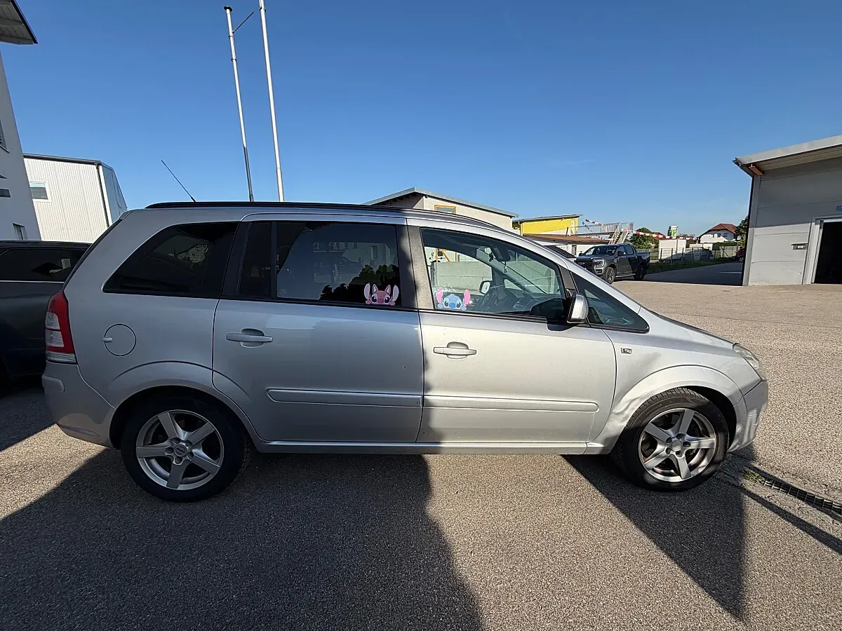 Opel Zafira 2010 photo 3