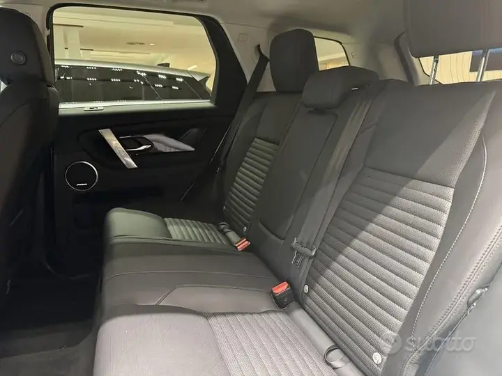 Land Rover Discovery Sport 2024 photo 5