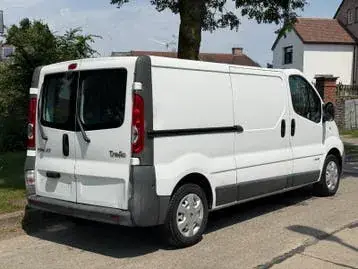 Renault Trafic 2010 photo 2